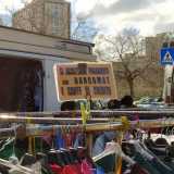 I commercianti sono del resto ben organizzati e c�� chi espone anche cartelli con su scritto �si accettano pagamenti con bancomat e carte di credito�